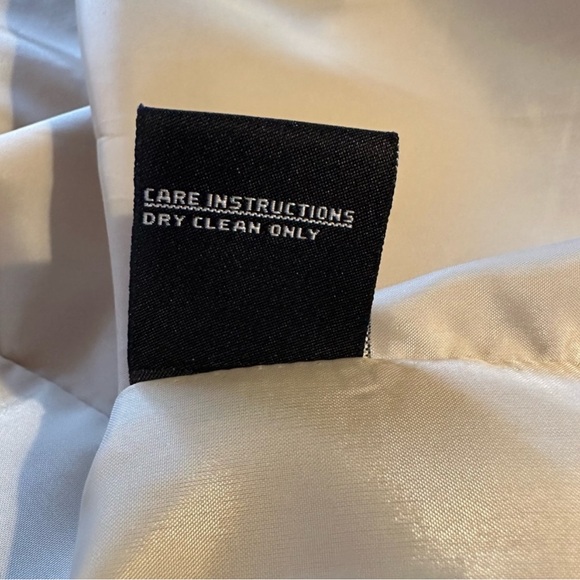 Jones New York Tan Trench Coat Jacket, size Medium π§₯ - Picture 10 of 13
